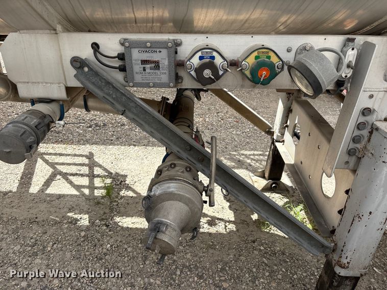 image for item EU0822 2013 Heil Trailer International fuel tank