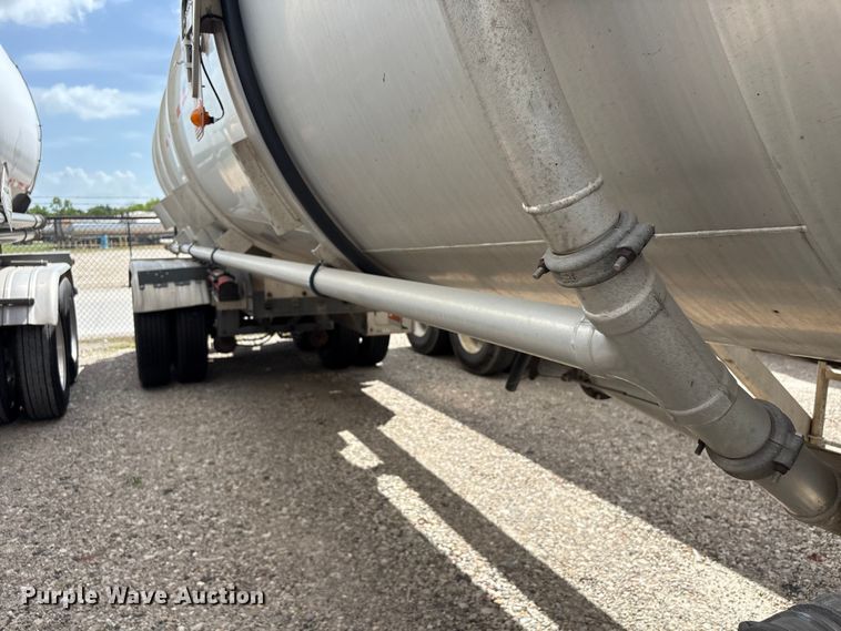 image for item EU0822 2013 Heil Trailer International fuel tank