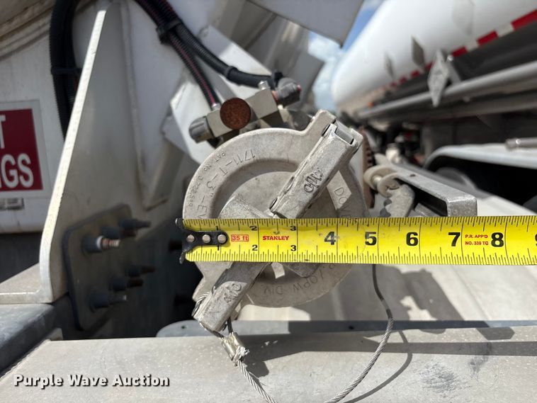 image for item EU0822 2013 Heil Trailer International fuel tank