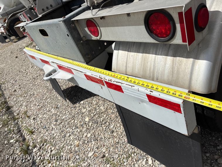 image for item EU0822 2013 Heil Trailer International fuel tank