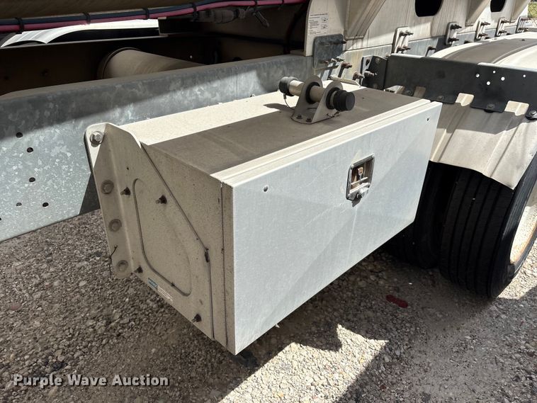image for item EU0822 2013 Heil Trailer International fuel tank