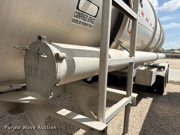 image for item EU0822 2013 Heil Trailer International fuel tank