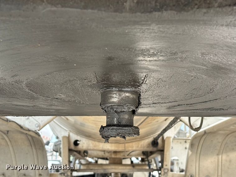 image for item EU0822 2013 Heil Trailer International fuel tank
