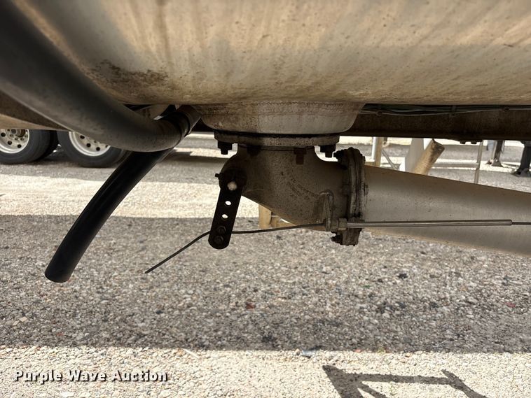 image for item EU0822 2013 Heil Trailer International fuel tank