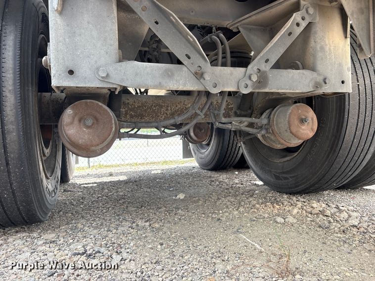 image for item EU0822 2013 Heil Trailer International fuel tank