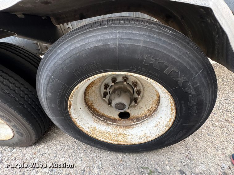 image for item EU0822 2013 Heil Trailer International fuel tank