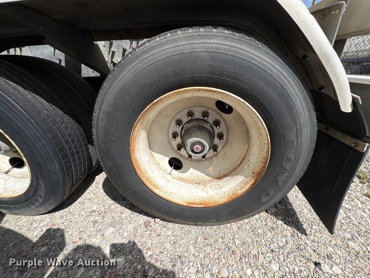 image for item EU0822 2013 Heil Trailer International fuel tank