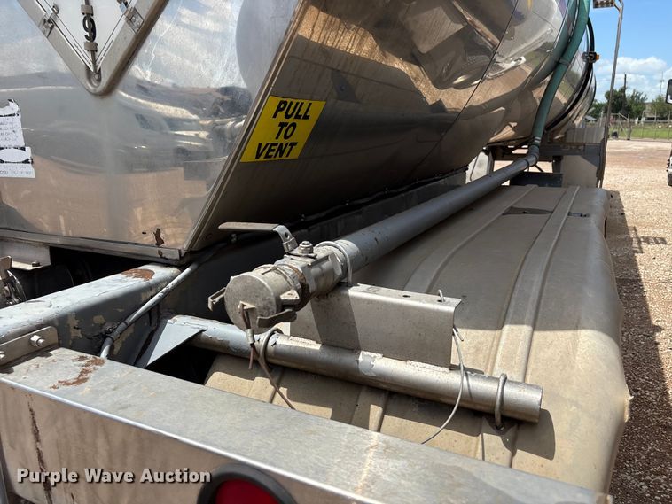 image for item EU0824 1998 Polar fuel trailer