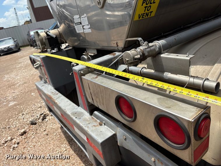 image for item EU0824 1998 Polar fuel trailer