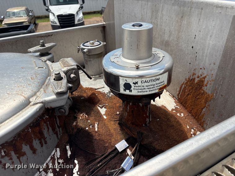 image for item EU0824 1998 Polar fuel trailer