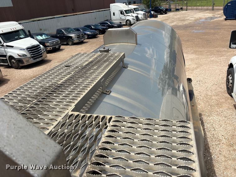 image for item EU0824 1998 Polar fuel trailer