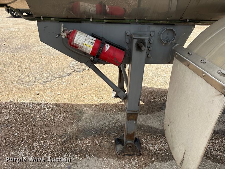 image for item EU0824 1998 Polar fuel trailer