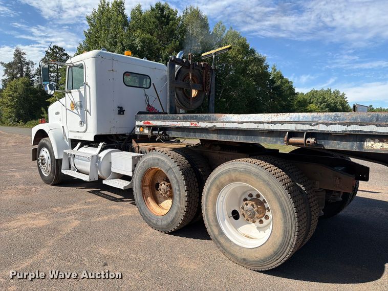 image for item EU0886 1991 Freightliner Long Conv. semi truck