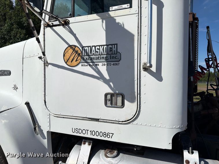 image for item EU0886 1991 Freightliner Long Conv. semi truck