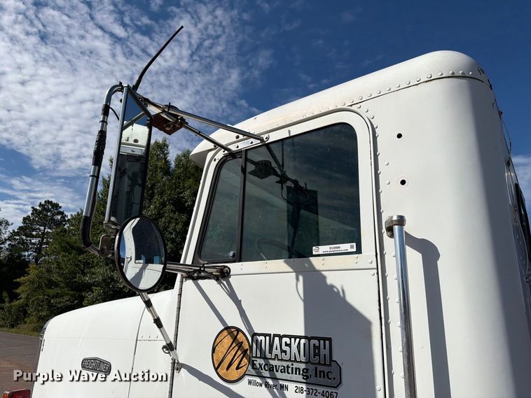 image for item EU0886 1991 Freightliner Long Conv. semi truck