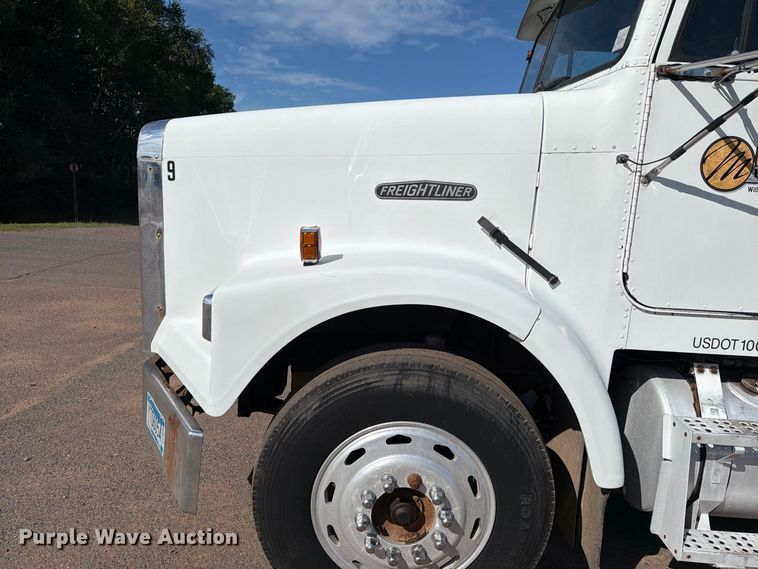 image for item EU0886 1991 Freightliner Long Conv. semi truck