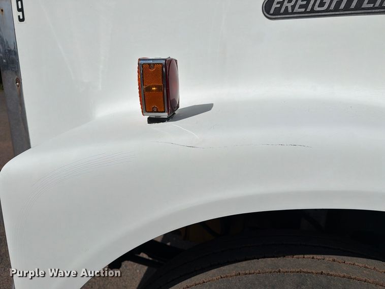 image for item EU0886 1991 Freightliner Long Conv. semi truck