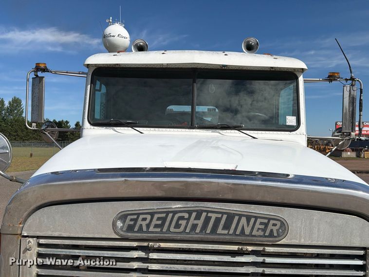 image for item EU0886 1991 Freightliner Long Conv. semi truck