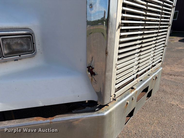 image for item EU0886 1991 Freightliner Long Conv. semi truck