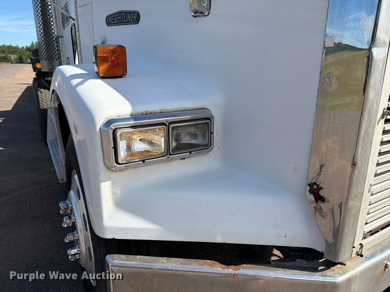 image for item EU0886 1991 Freightliner Long Conv. semi truck