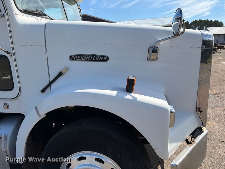 image for item EU0886 1991 Freightliner Long Conv. semi truck