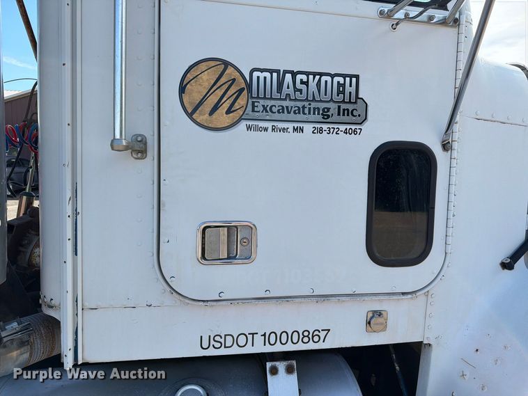 image for item EU0886 1991 Freightliner Long Conv. semi truck