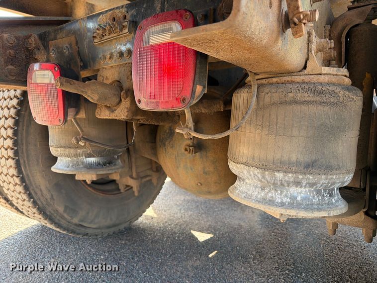 image for item EU0886 1991 Freightliner Long Conv. semi truck