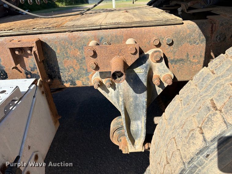 image for item EU0886 1991 Freightliner Long Conv. semi truck