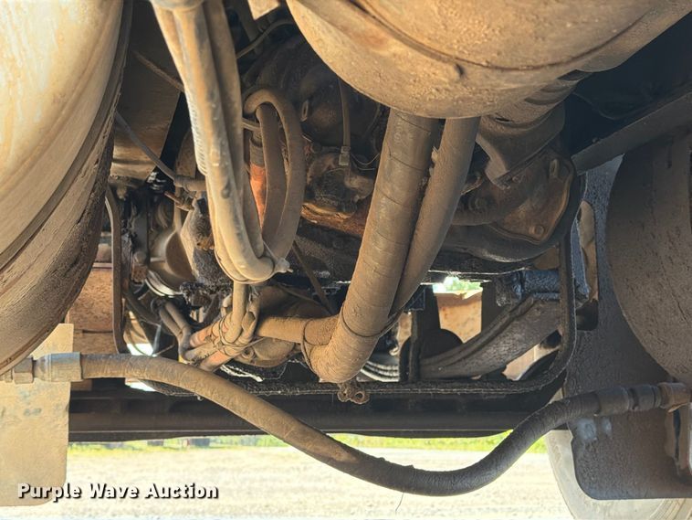 image for item EU0886 1991 Freightliner Long Conv. semi truck
