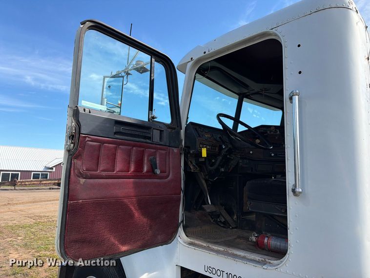 image for item EU0886 1991 Freightliner Long Conv. semi truck