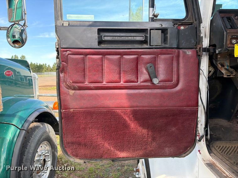 image for item EU0886 1991 Freightliner Long Conv. semi truck