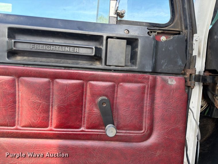 image for item EU0886 1991 Freightliner Long Conv. semi truck
