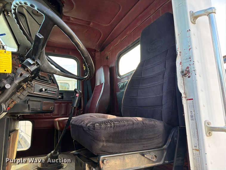 image for item EU0886 1991 Freightliner Long Conv. semi truck