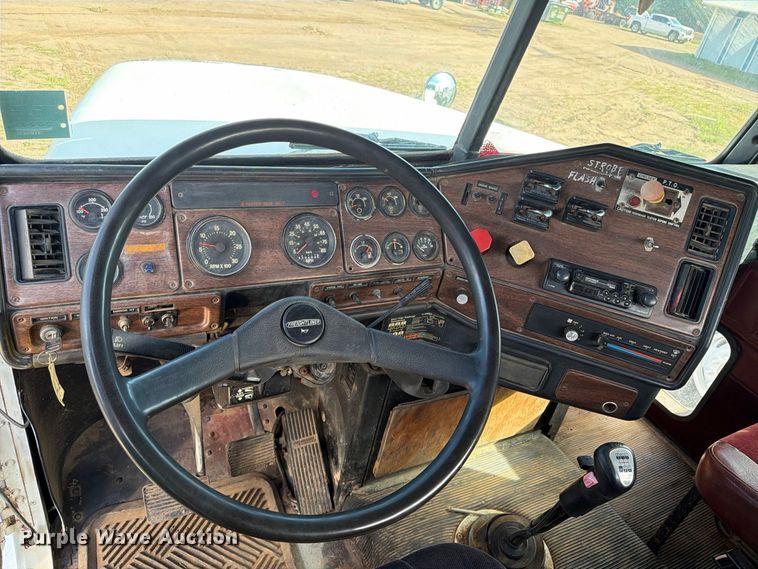 image for item EU0886 1991 Freightliner Long Conv. semi truck