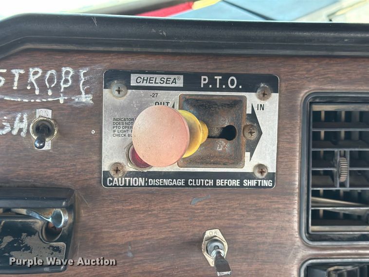 image for item EU0886 1991 Freightliner Long Conv. semi truck