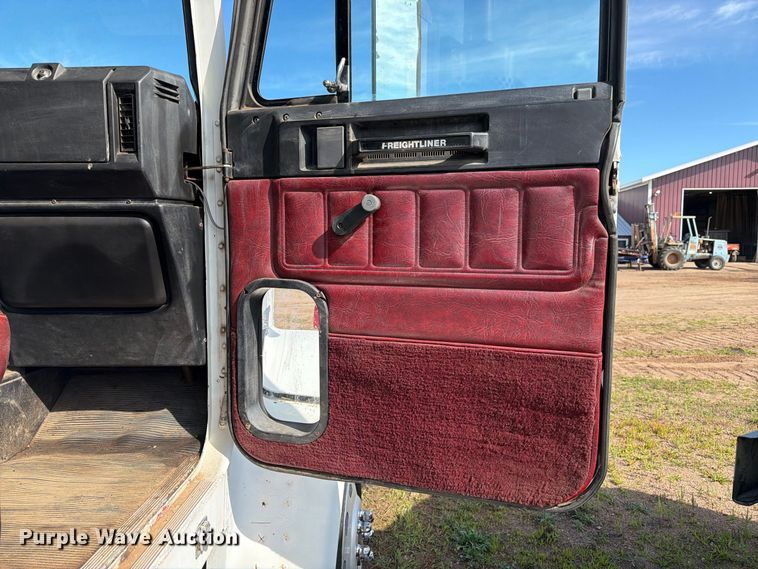 image for item EU0886 1991 Freightliner Long Conv. semi truck
