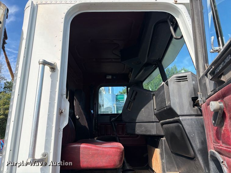 image for item EU0886 1991 Freightliner Long Conv. semi truck