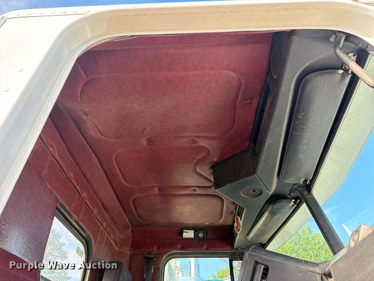 image for item EU0886 1991 Freightliner Long Conv. semi truck