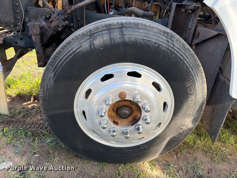 image for item EU0886 1991 Freightliner Long Conv. semi truck