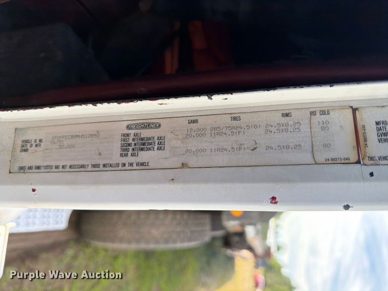 image for item EU0886 1991 Freightliner Long Conv. semi truck