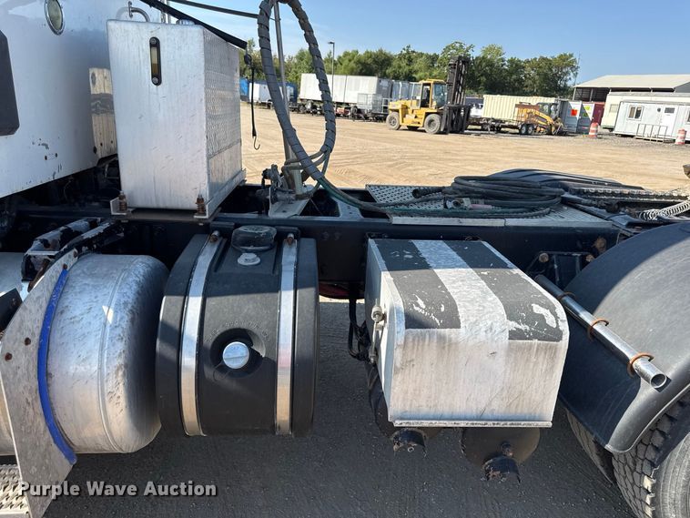 image for item EV6115 2016 Peterbilt 567 