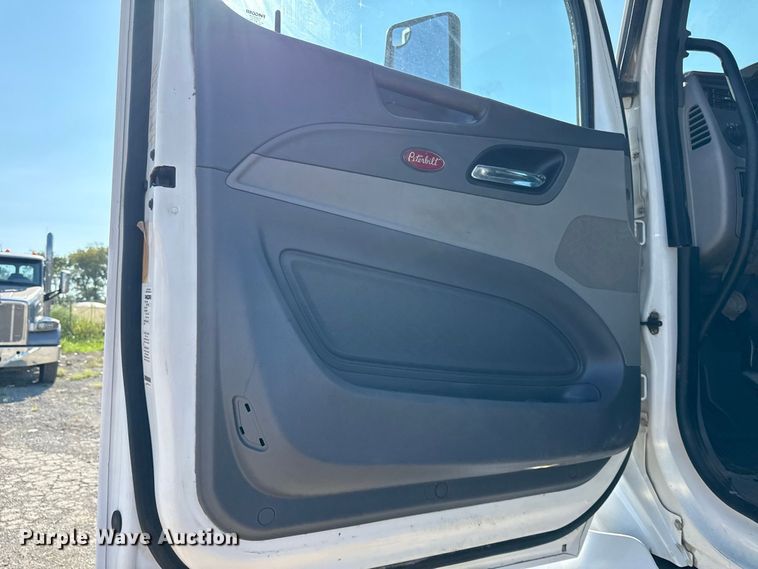 image for item EV6115 2016 Peterbilt 567 