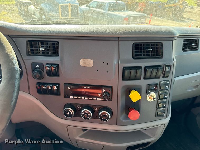 image for item EV6115 2016 Peterbilt 567 