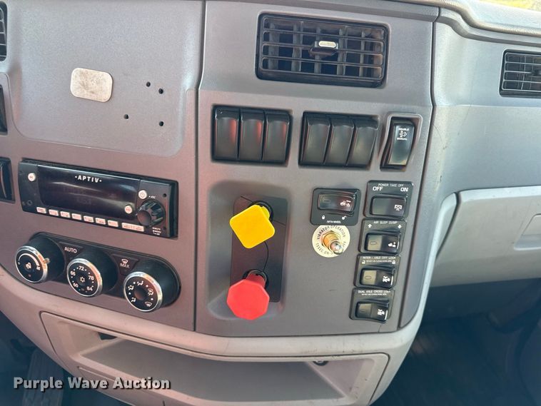 image for item EV6115 2016 Peterbilt 567 