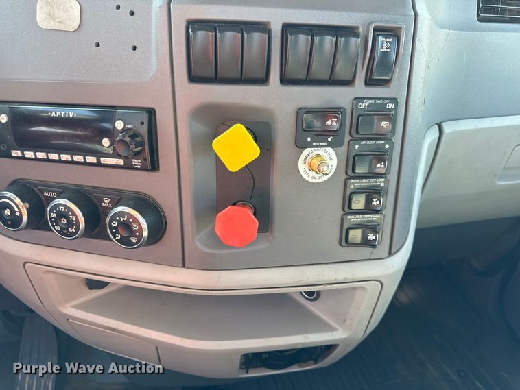 image for item EV6115 2016 Peterbilt 567 