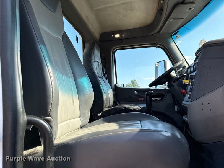 image for item EV6115 2016 Peterbilt 567 
