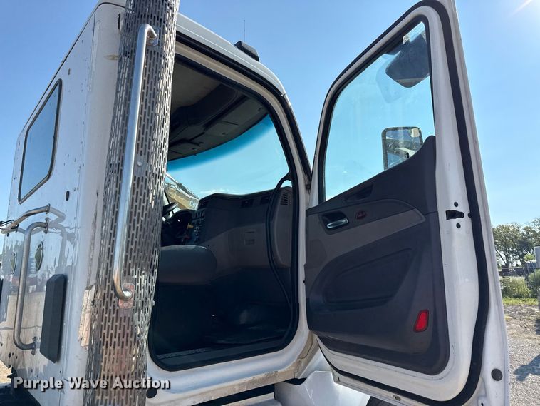 image for item EV6115 2016 Peterbilt 567 