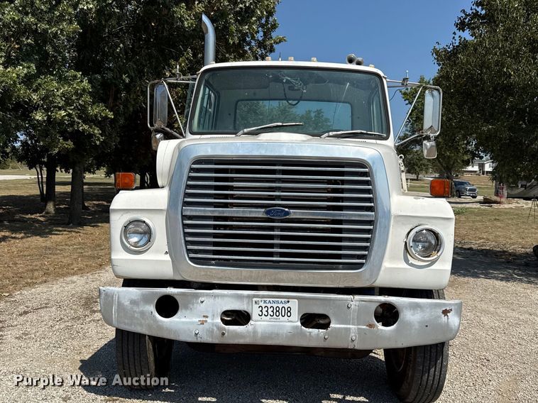 image for item EV6151 1982 Ford LN9000 semi truck