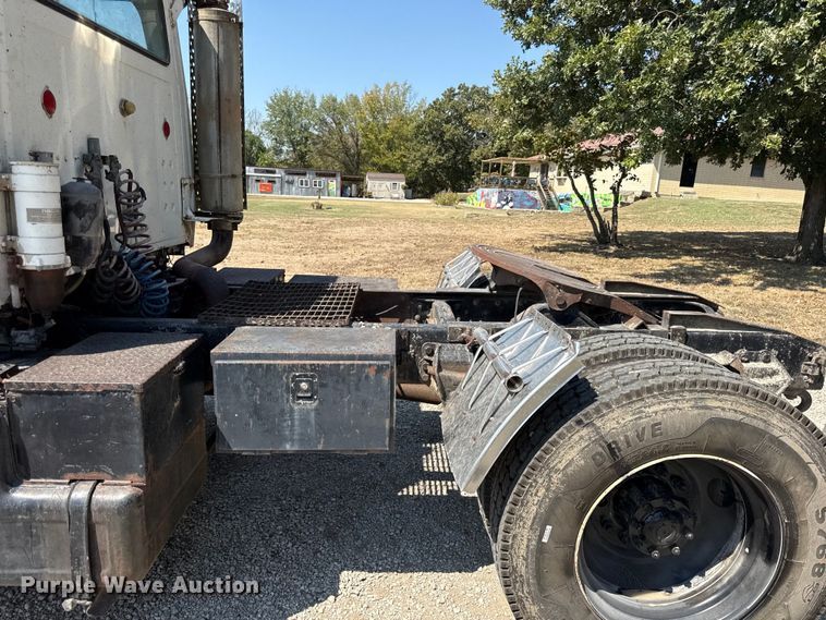 image for item EV6151 1982 Ford LN9000 semi truck