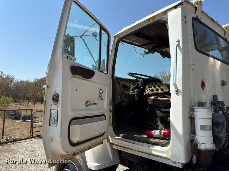 image for item EV6151 1982 Ford LN9000 semi truck